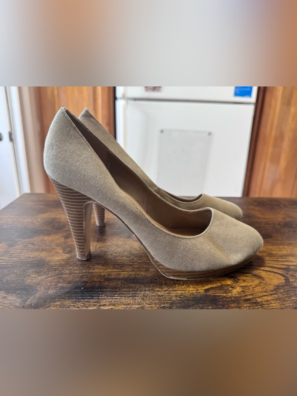 Fioni Beige Linen Canvas Platform Pumps Heels Size 8.5